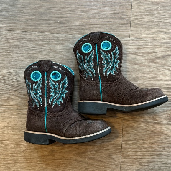 Ariat fat baby girls boots. - Picture 3 of 7